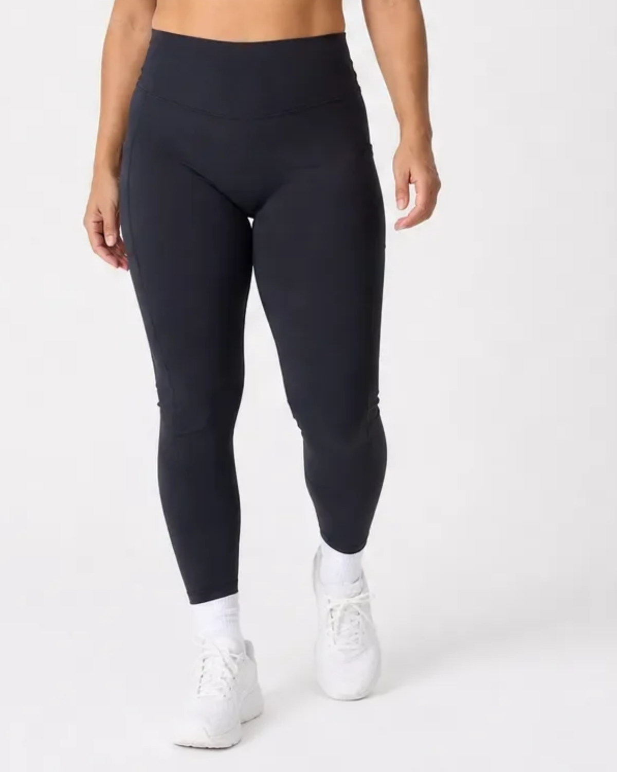 FINAL SALE: Noir Essentials long tights
